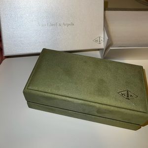 VCA package for Alhambra Bracelet